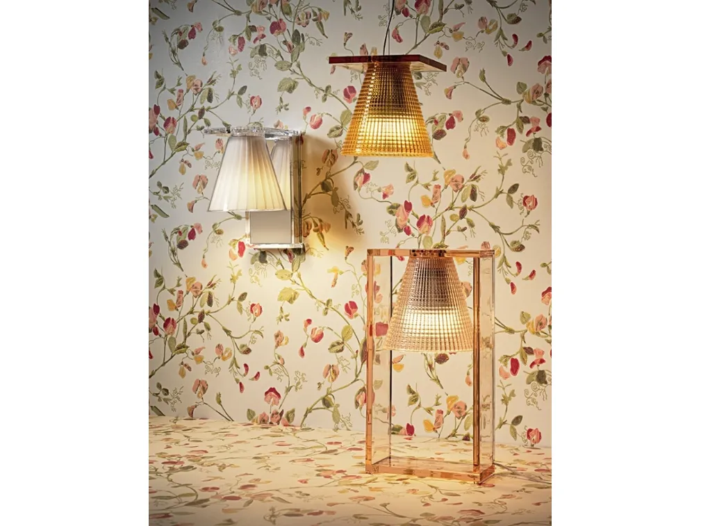 Lampada Light Air da tavolo e nella versione a parete e sospesa di Kartell