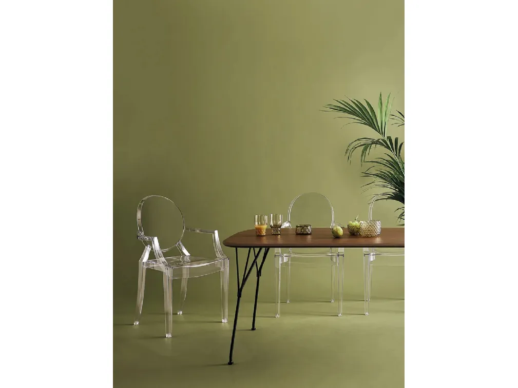 Sedia impilabile Louis Ghost di Kartell